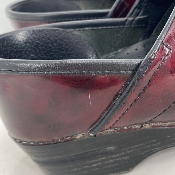 Dansko Professional Patent Leather Red Clogs Size 40 / 10 - Picture 3 of 13
